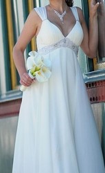 Продам свадебное платье в  стиле ампир,  размер 44-46,  цвет айвори.